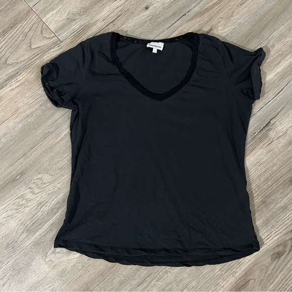 🔥SALE - any 4/$20. Heartloom Black V-Neck Short Sleeve T-Shirt - Picture 1 of 4